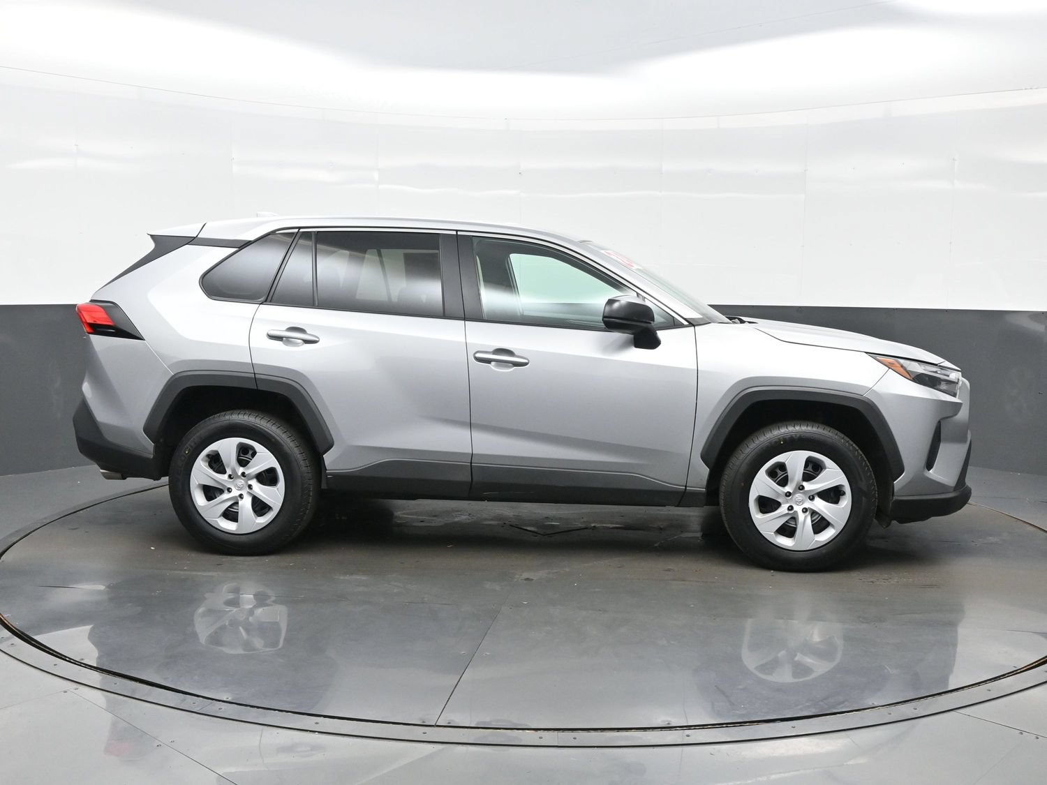 Used 2024 Toyota RAV4 LE AWD/4WD image 7