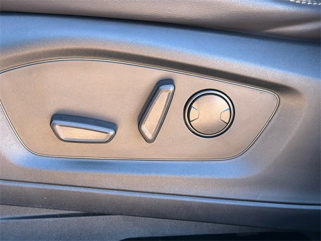 Used 2022 Ford Explorer XLT w/ Equipment Group 202A image 22