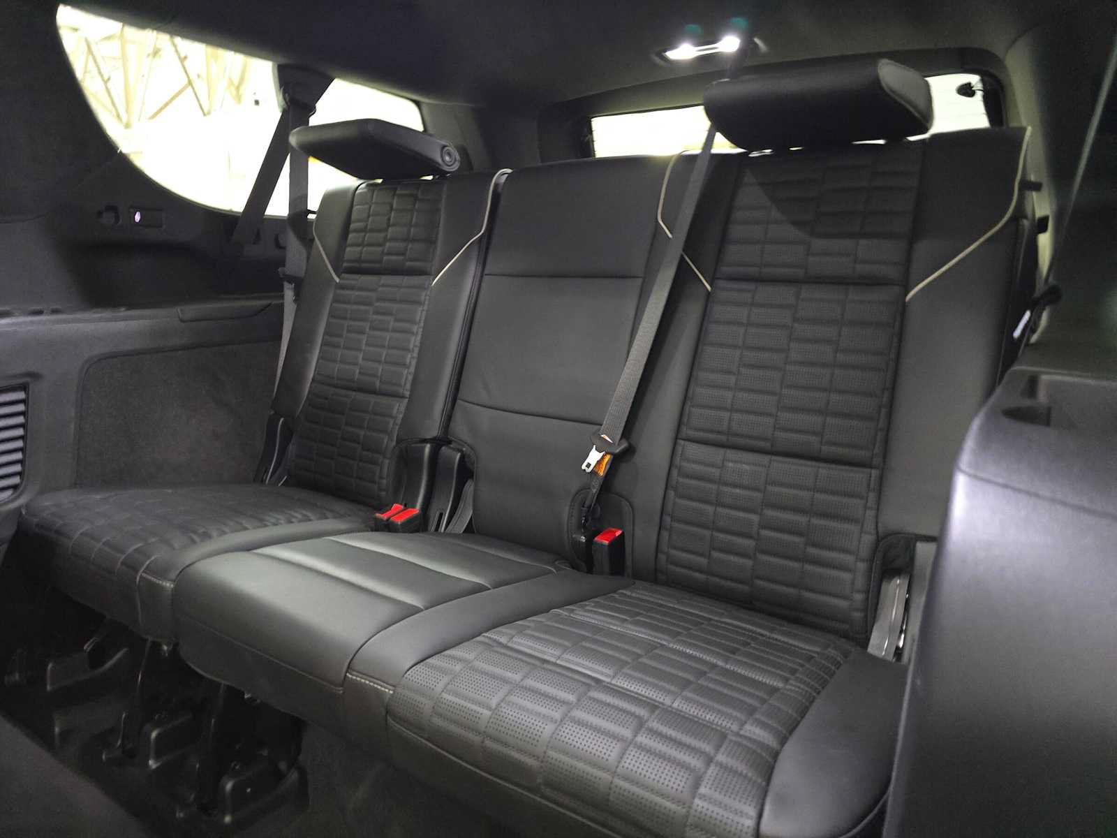 Used 2024 Cadillac Escalade ESV Premium Luxury Platinum AWD/4WD image 18