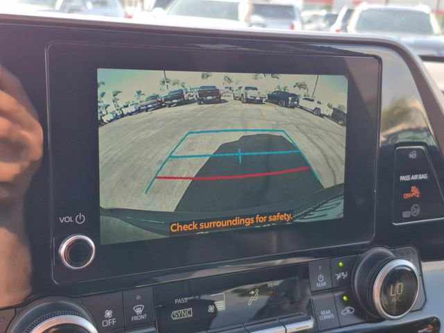 Used 2025 Toyota Highlander XLE FWD image 13