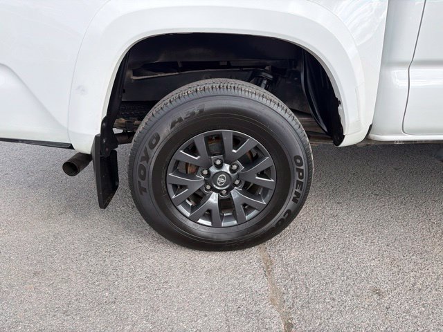 Used 2023 Toyota Tacoma SR5 AWD/4WD image 15
