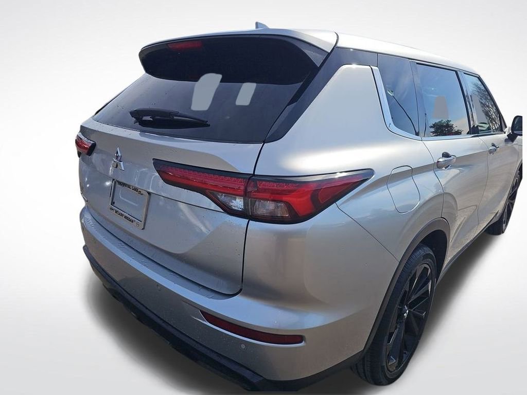 Used 2022 Mitsubishi Outlander SEL Black Edition image 14