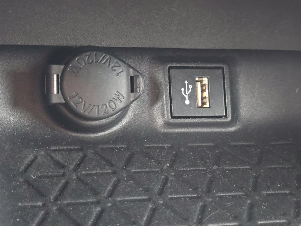 Certified 2025 Toyota RAV4 XLE AWD/4WD image 30