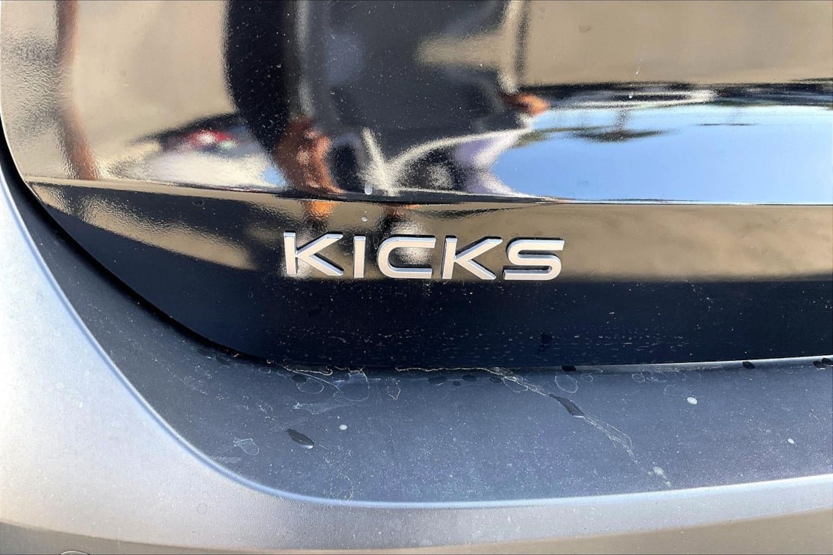 Used 2025 Nissan Kicks SR FWD image 8