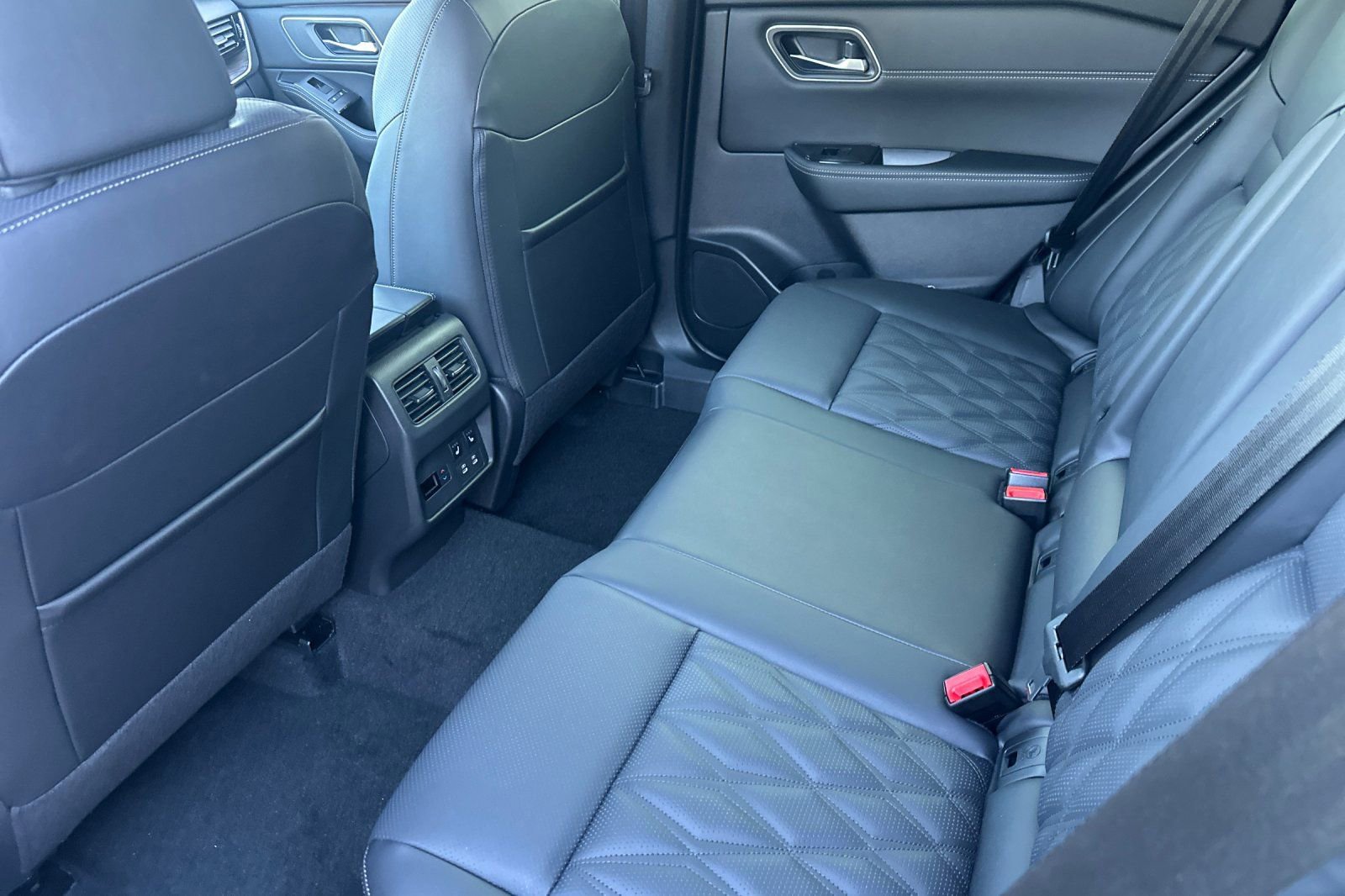 New 2026 Nissan Rogue Platinum image 14