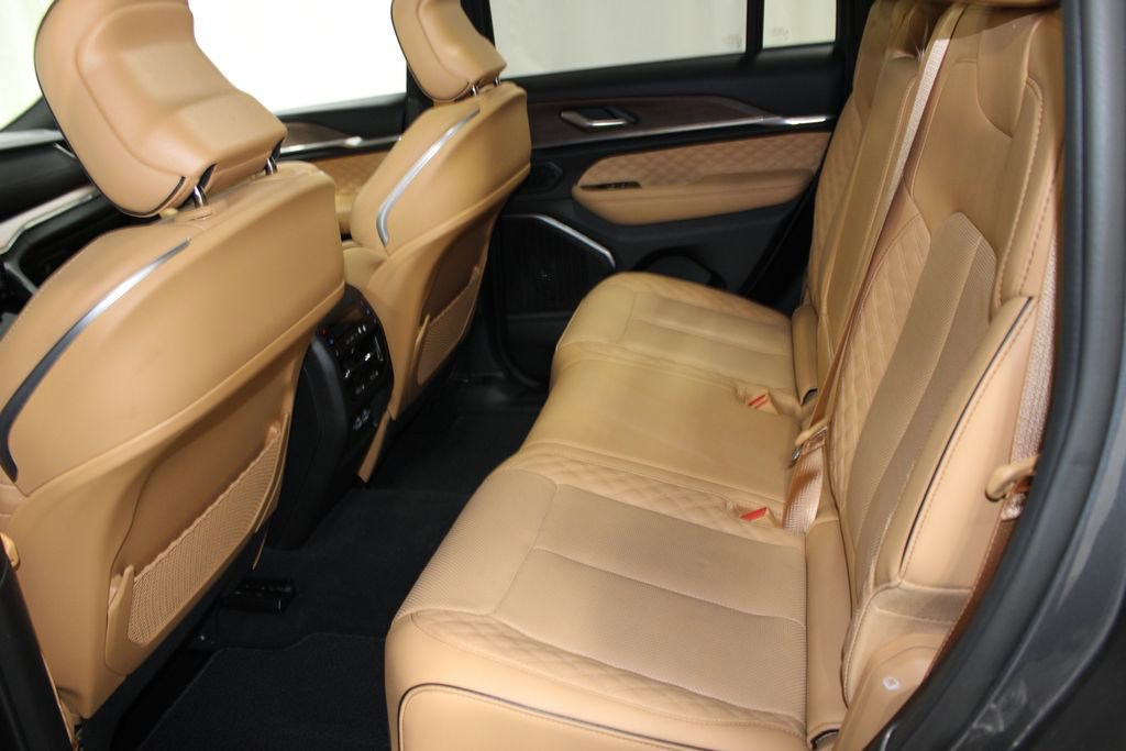 Used 2024 Jeep Grand Cherokee Summit image 19