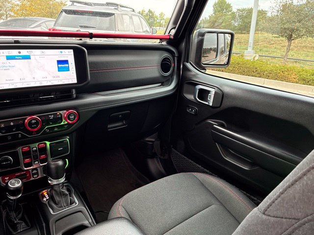 Used 2024 Jeep Gladiator Rubicon w/ Technology Group AWD/4WD image 27