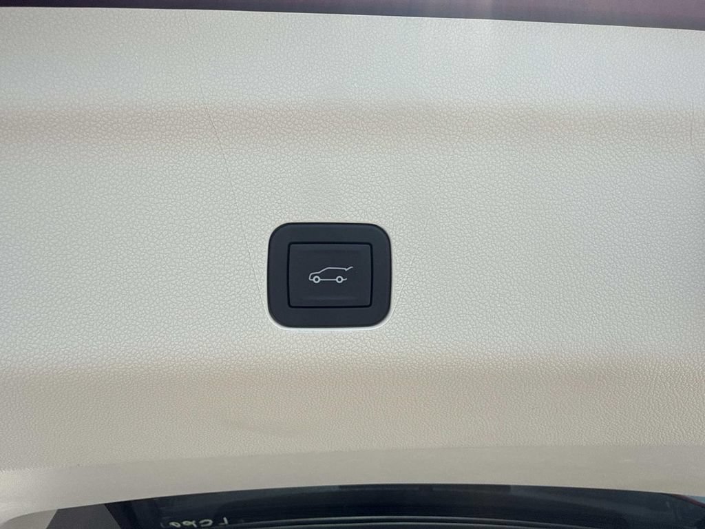 New 2026 Cadillac Escalade ESV Platinum Sport w/ LPO, Floor Liner Package AWD/4WD image 12