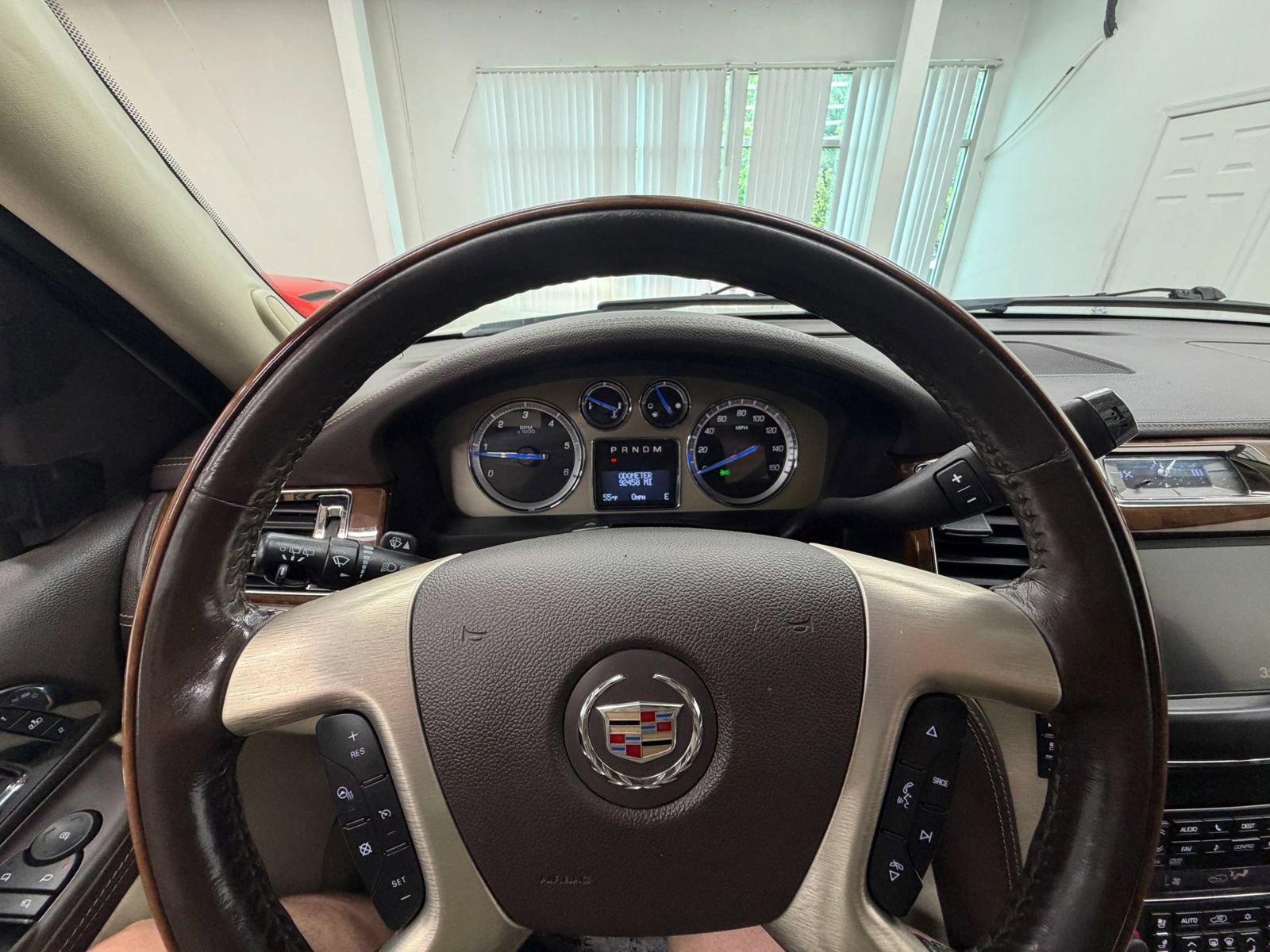 Used 2011 Cadillac Escalade Platinum AWD/4WD image 26