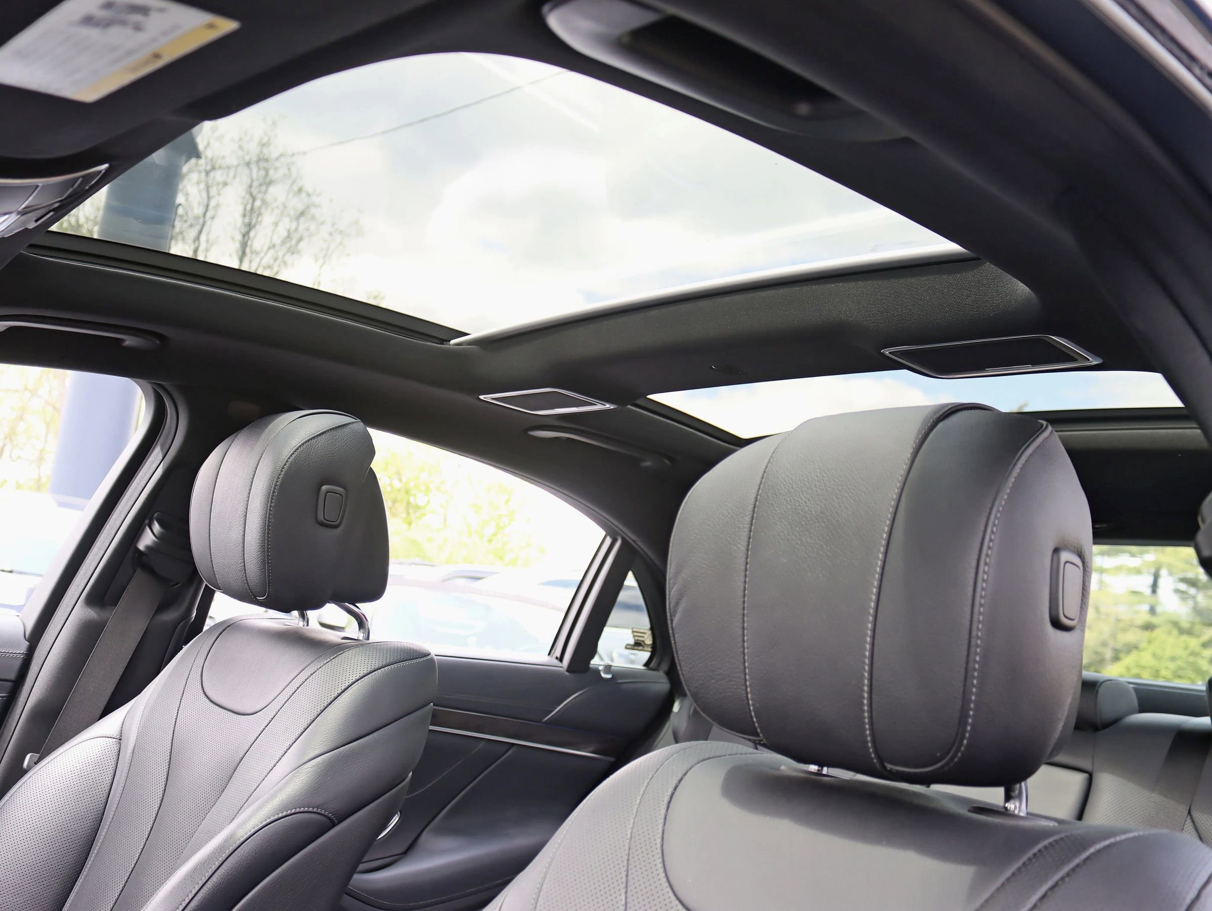 Used 2015 Mercedes-Benz S 550 4MATIC Sedan image 32
