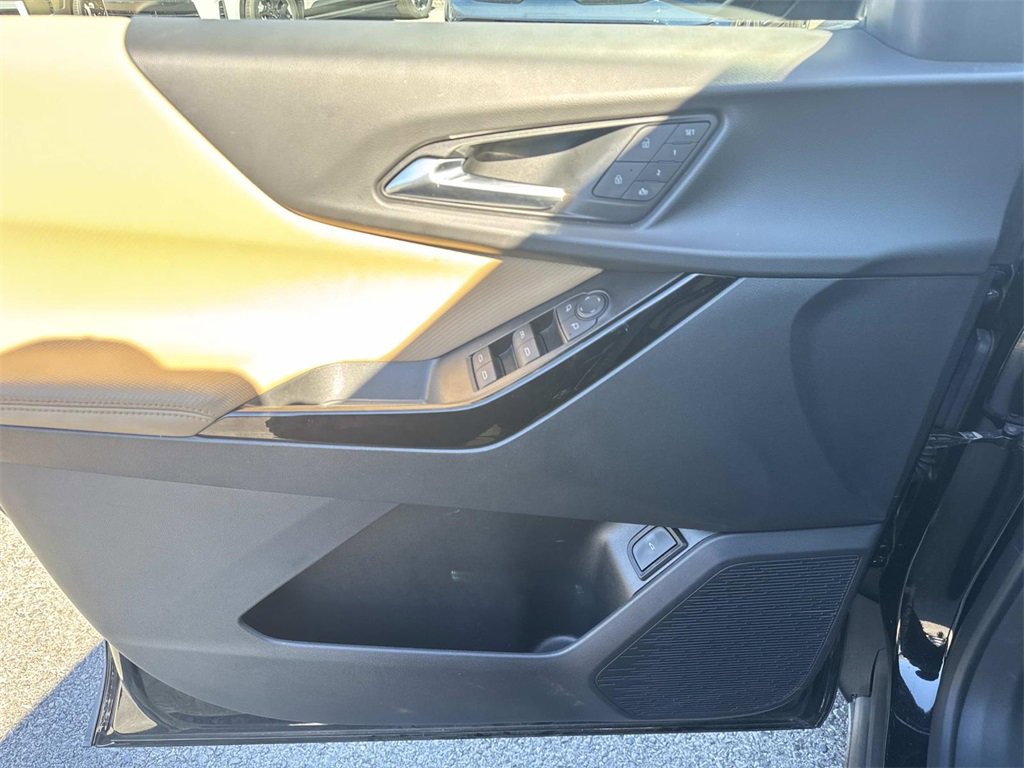 Used 2025 Chevrolet Equinox ACTIV w/ Safety and Technology Package image 34