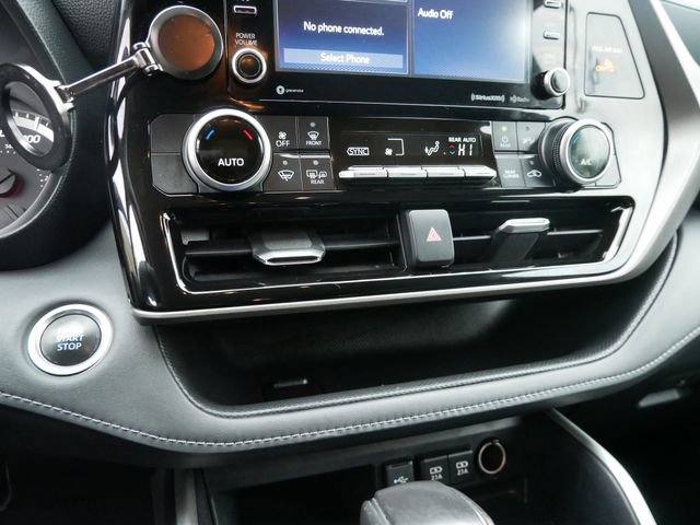 Used 2020 Toyota Highlander LE image 25