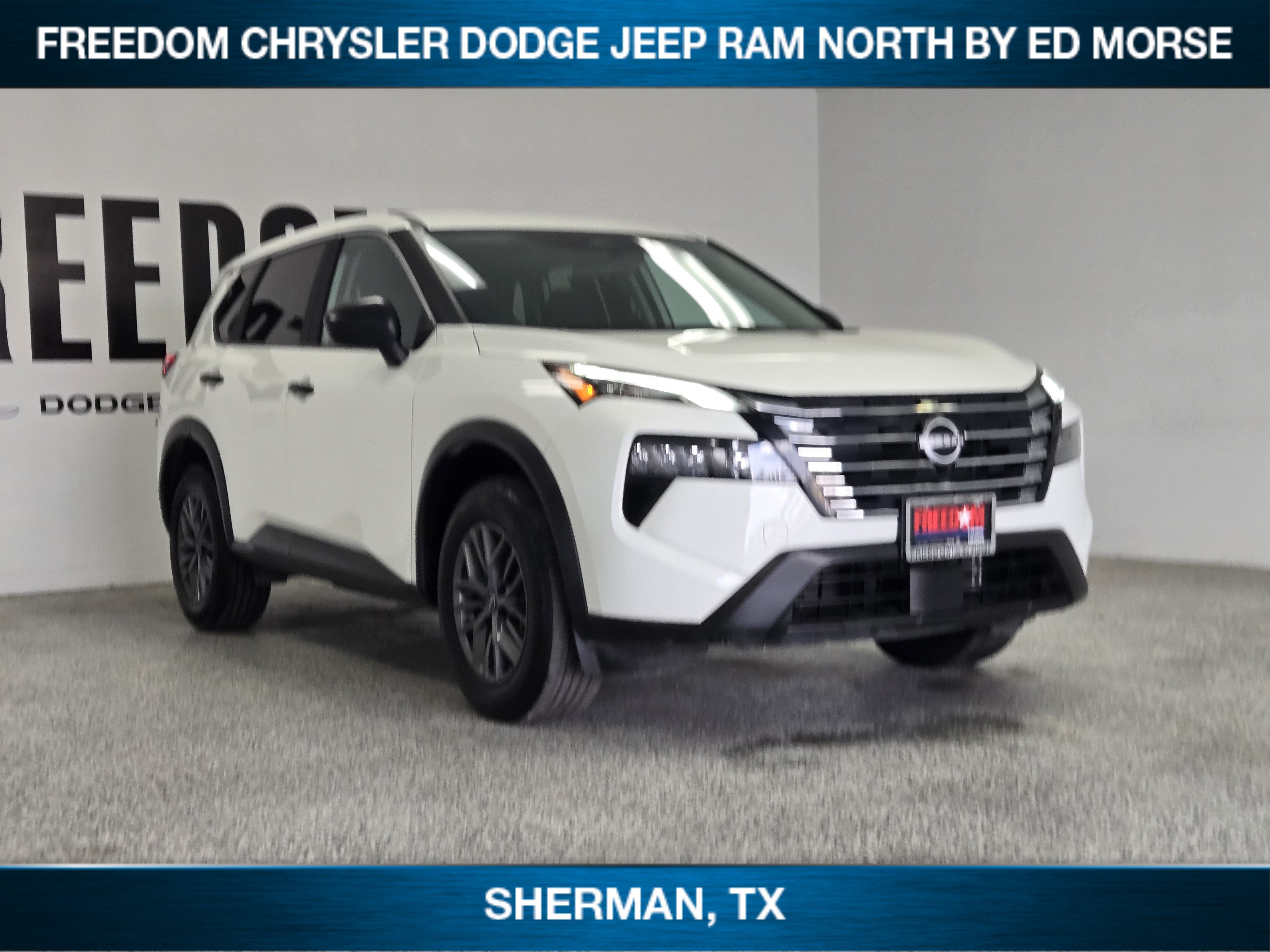 Used 2024 Nissan Rogue S FWD image 2