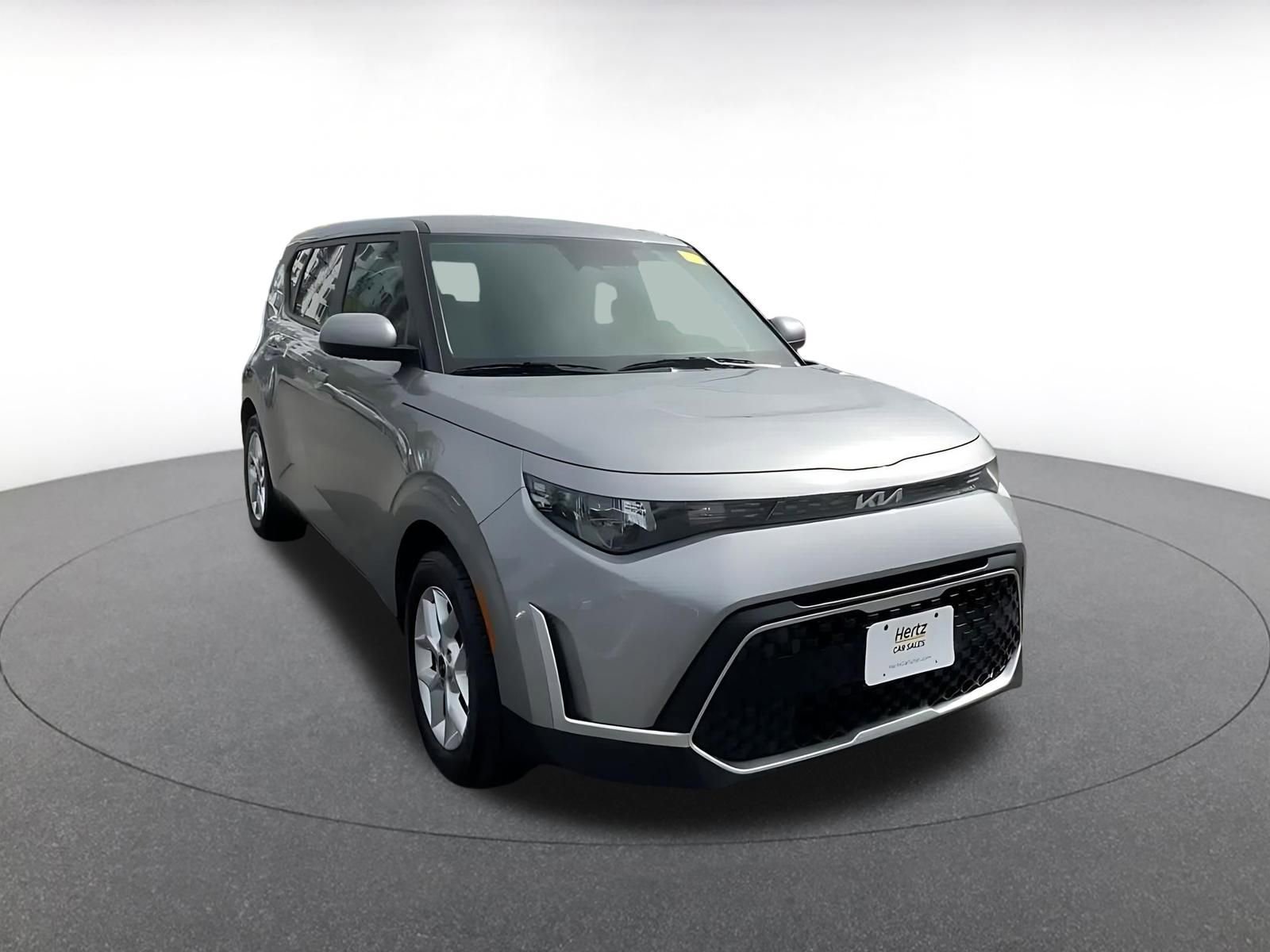 Used 2025 Kia Soul LX w/ LX Technology Package FWD image 3