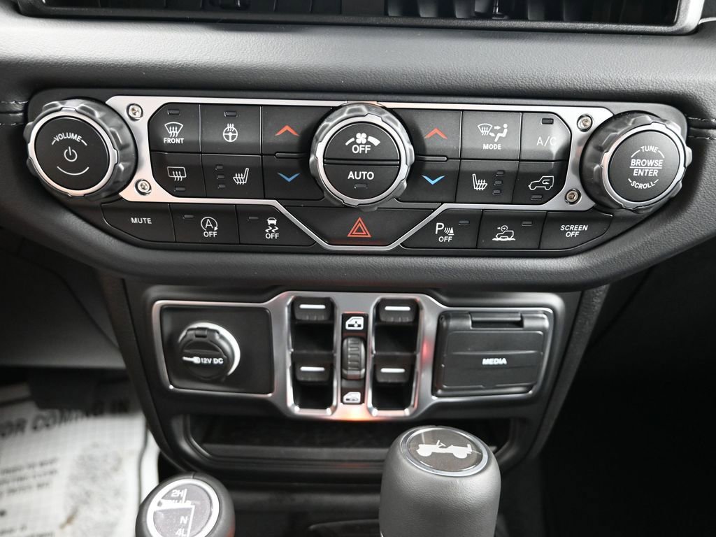 New 2025 Jeep Wrangler Unlimited Sahara AWD/4WD image 26