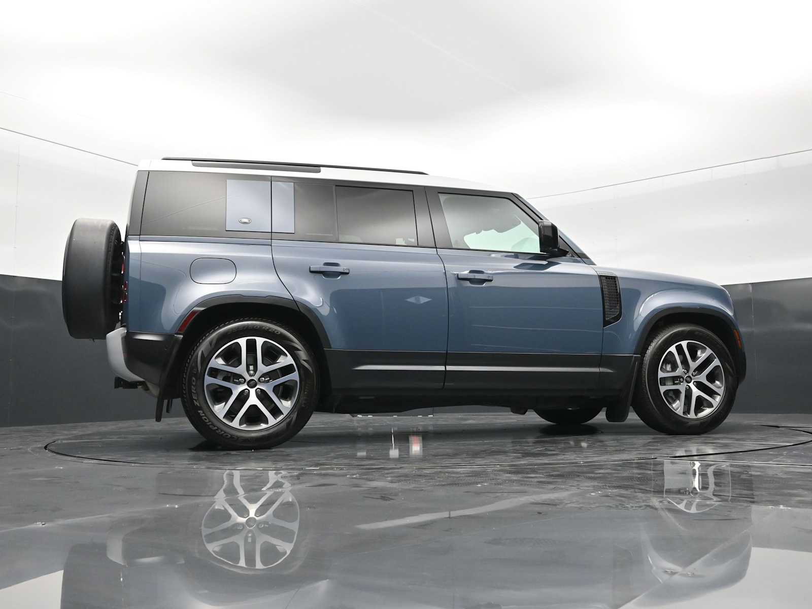 Used 2022 Land Rover Defender 110 SE AWD/4WD image 43