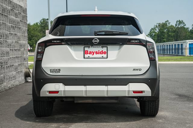 Used 2025 Nissan Kicks SV AWD/4WD image 7