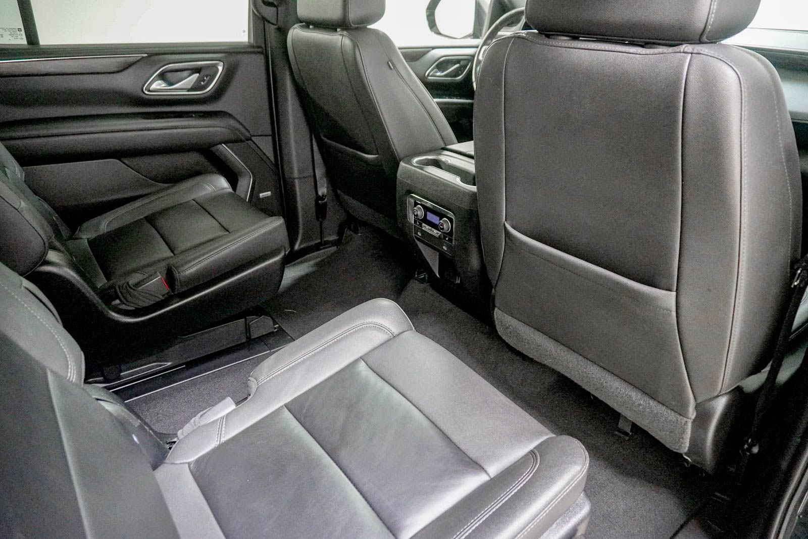 Used 2022 Chevrolet Tahoe Z71 w/ Luxury Package AWD/4WD image 35