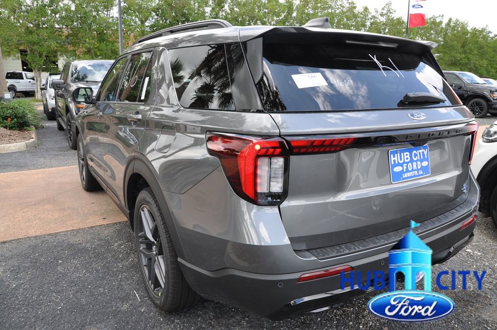 New 2026 Ford Explorer ST-Line RWD image 3