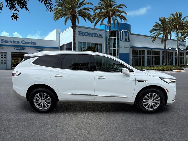 Used 2024 Buick Enclave Essence w/ Technology Package FWD image 9