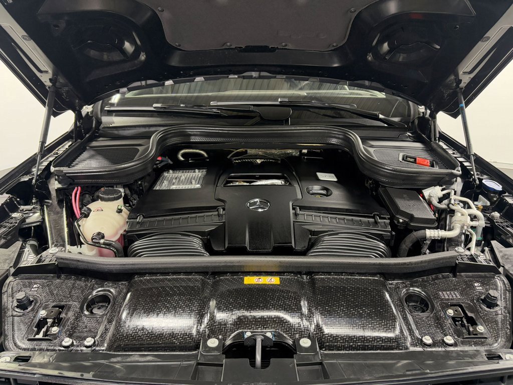 Used 2025 Mercedes-Benz GLS 580 4MATIC image 37