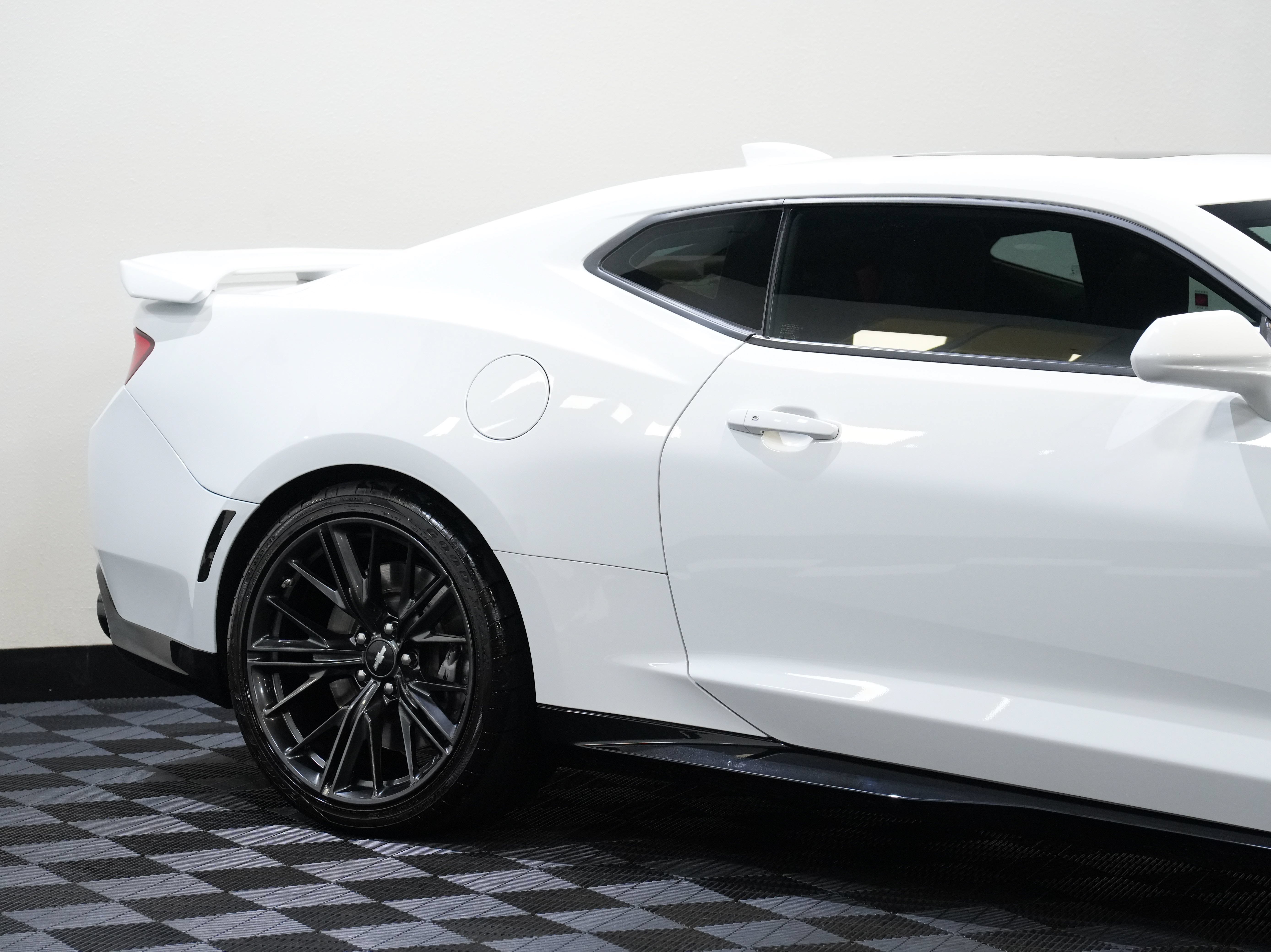 Used 2018 Chevrolet Camaro ZL1 RWD image 15