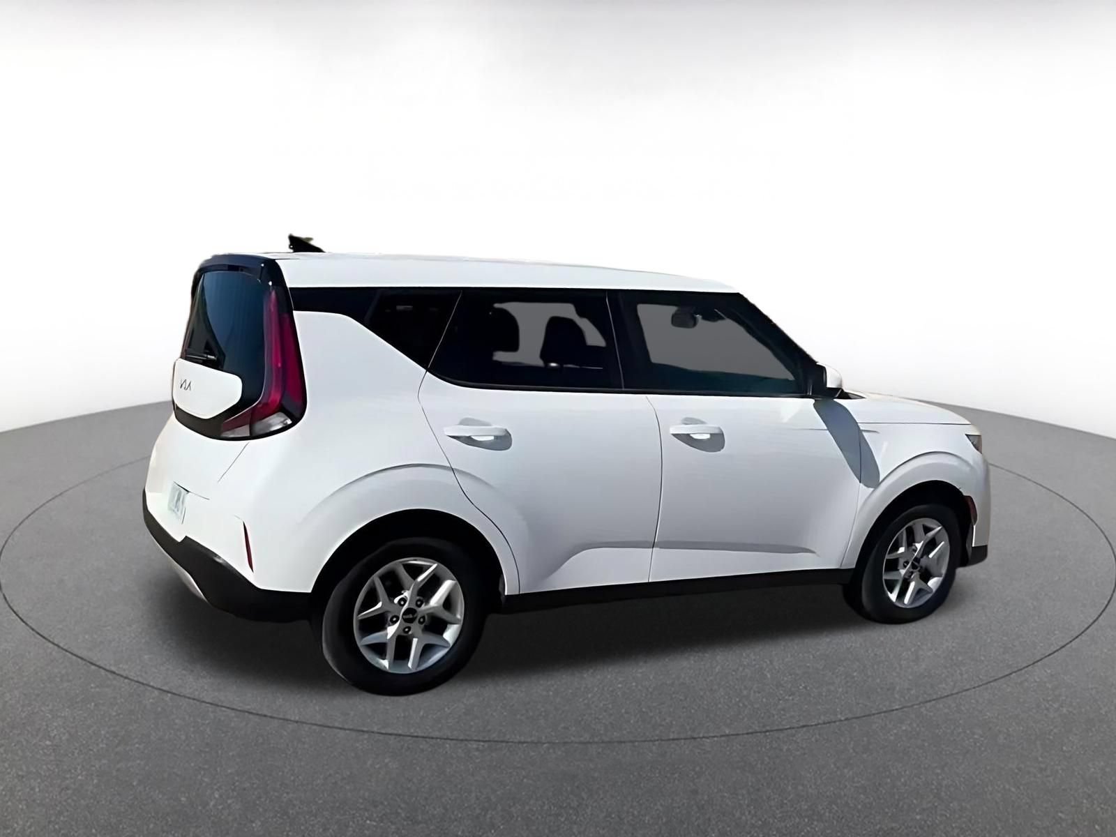 Used 2025 Kia Soul LX w/ LX Technology Package FWD image 12