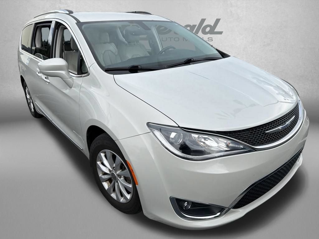 Used 2019 Chrysler Pacifica Touring-L FWD image 3