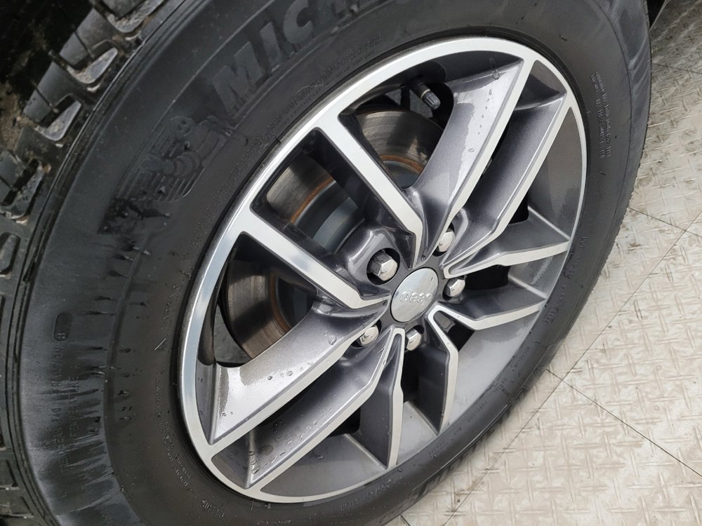 Used 2018 Jeep Grand Cherokee Limited image 31