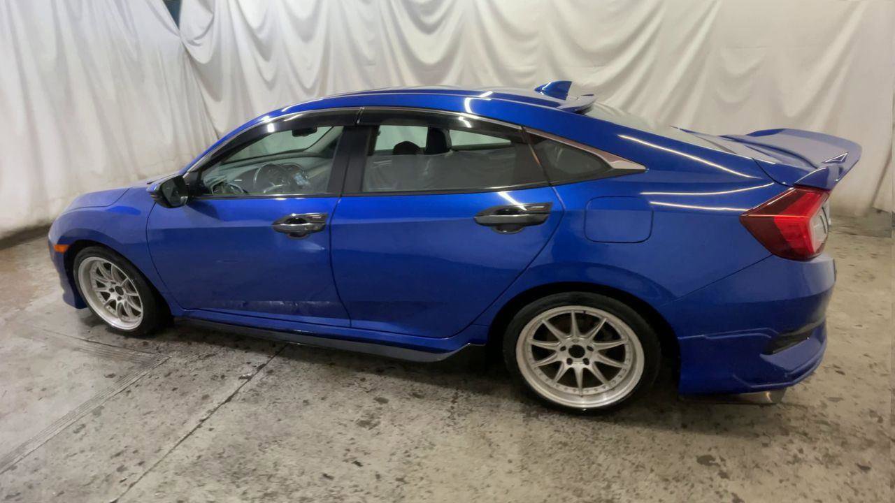 Used 2017 Honda Civic Touring image 6