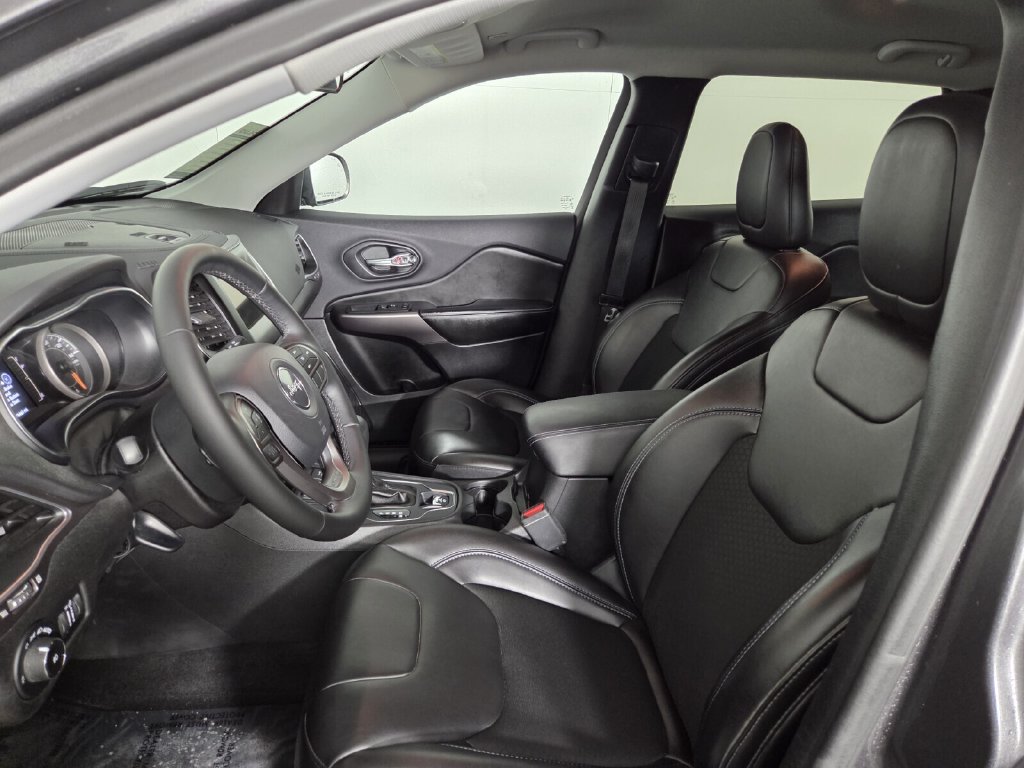 Used 2019 Jeep Cherokee Latitude Plus FWD image 9