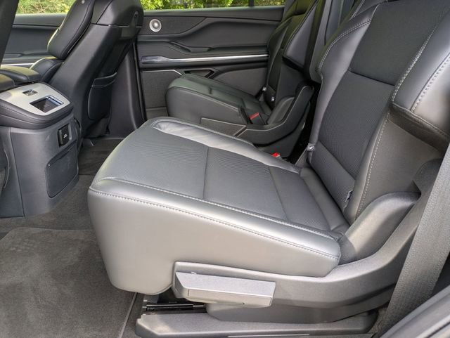 New 2025 Lincoln Navigator Reserve w/ Jet Appearance Package AWD/4WD image 12