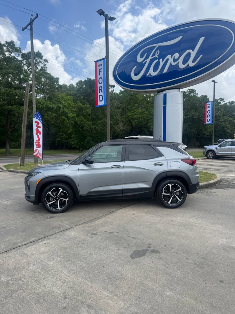Used 2023 Chevrolet TrailBlazer RS w/ Sun and Liftgate Package FWD image 3