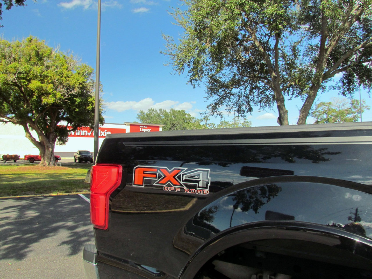 Used 2018 Ford F150 Lariat image 13