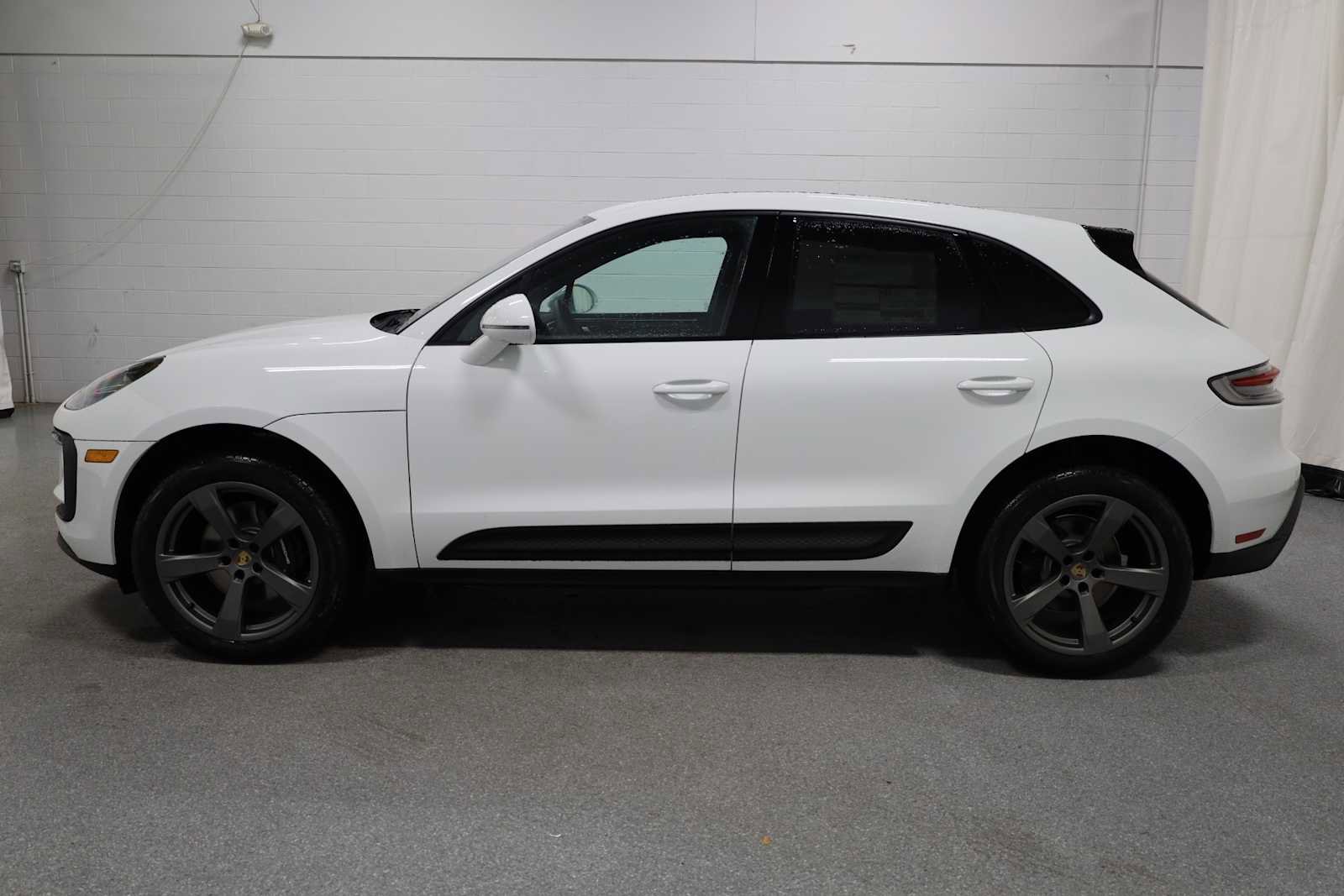 New 2026 Porsche Macan image 2
