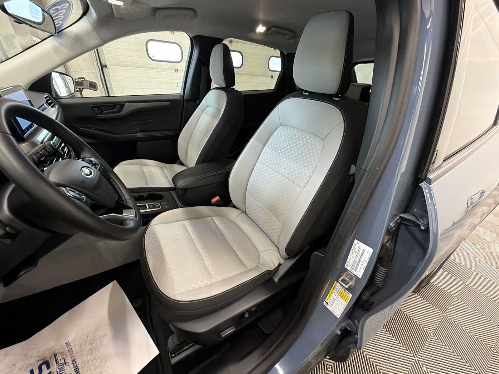 Used 2023 Ford Escape Active AWD/4WD image 13
