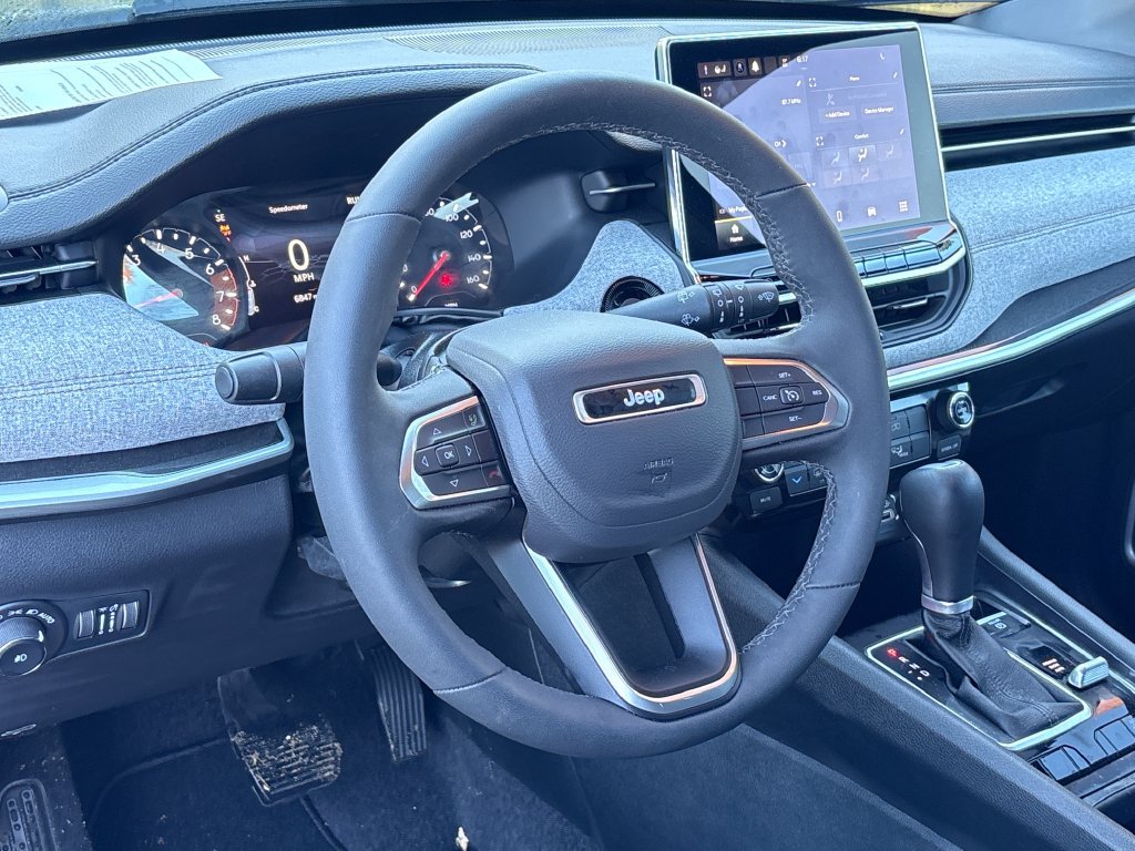 Used 2023 Jeep Compass Latitude AWD/4WD image 5