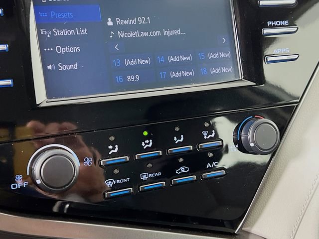 Used 2019 Toyota Camry L image 14