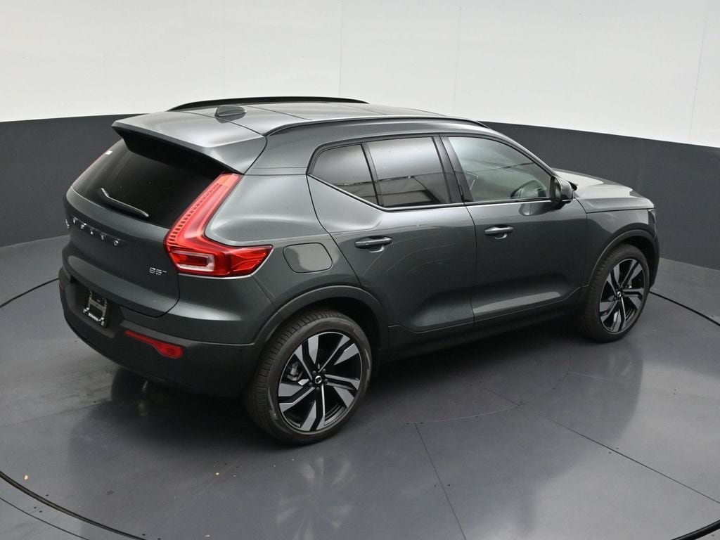 New 2026 Volvo XC40 B5 Plus w/ Climate Package AWD/4WD image 17