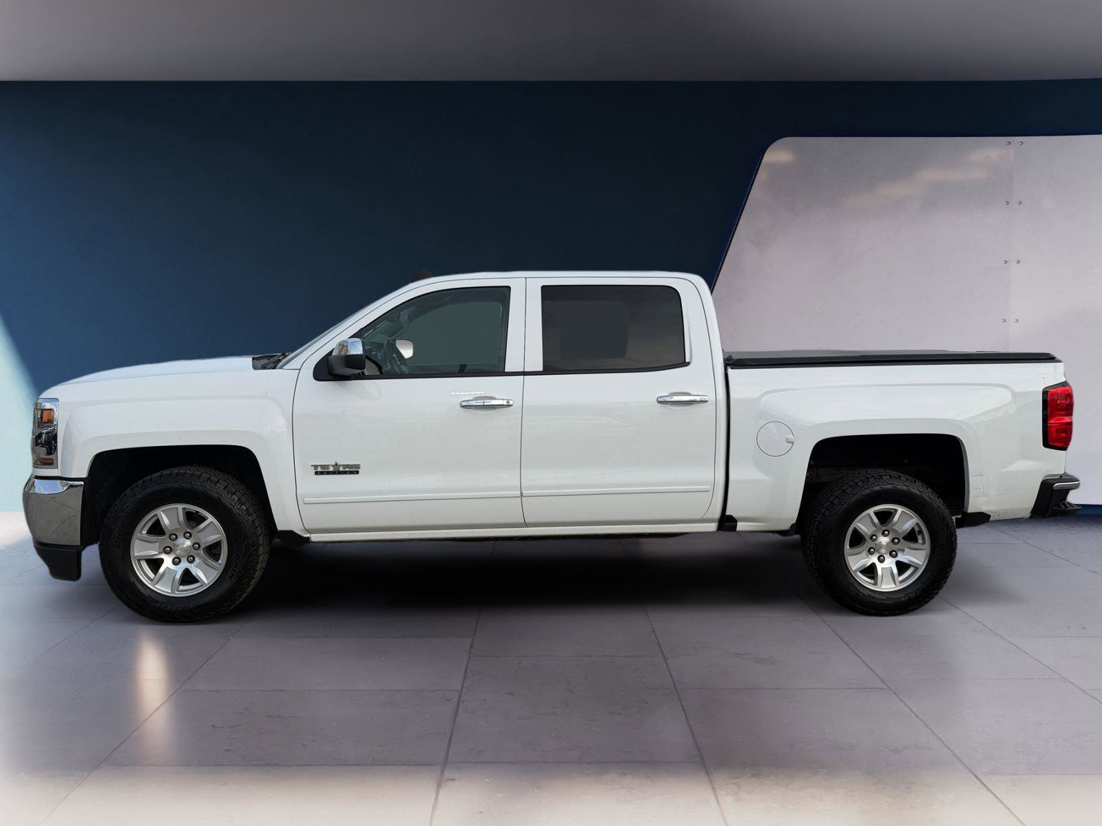 Used 2018 Chevrolet Silverado 1500 LT w/ LT Eassist Package image 2