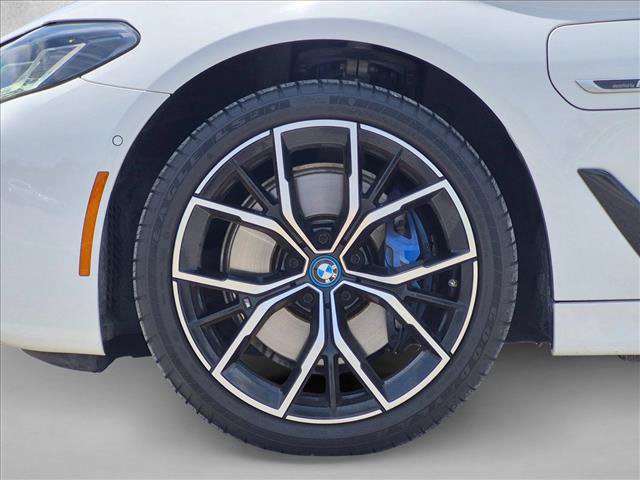 Used 2022 BMW 530e w/ M Sport Package RWD image 24