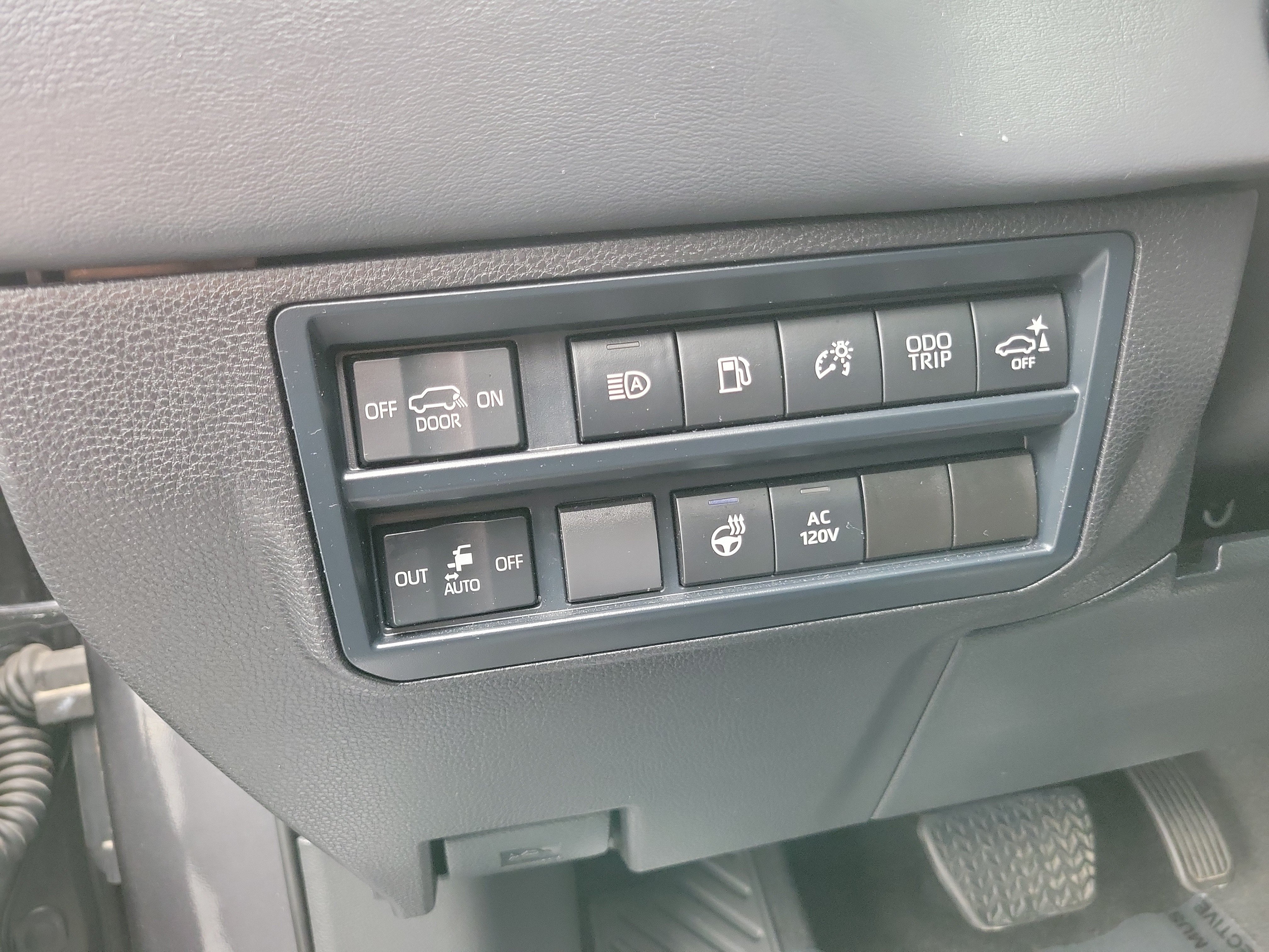 Certified 2024 Toyota Sequoia Platinum AWD/4WD image 29