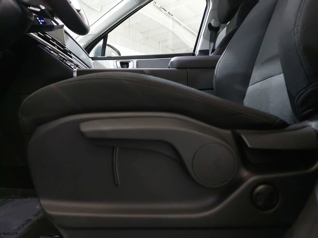 Used 2025 Hyundai Santa Fe SE FWD image 29
