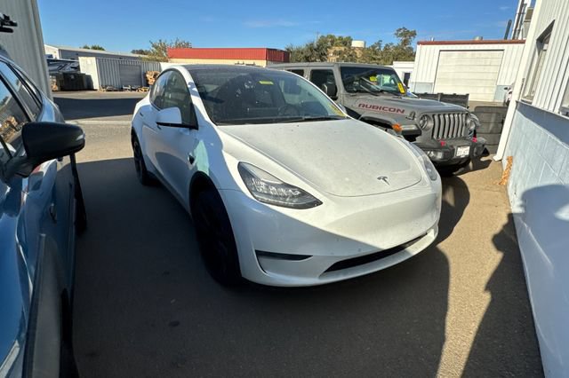 Used 2022 Tesla Model Y Long Range AWD/4WD image 2
