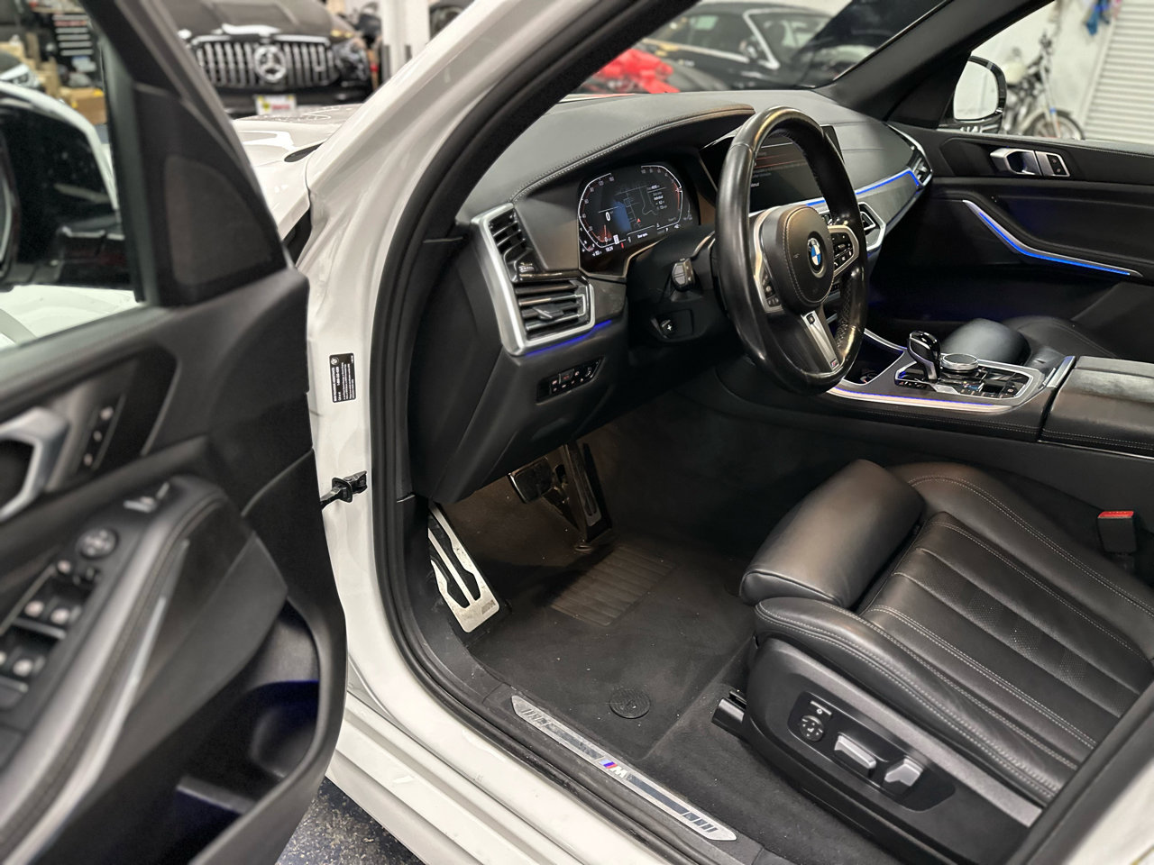 Used 2022 BMW X5 xDrive40i w/ M Sport Package AWD/4WD image 13