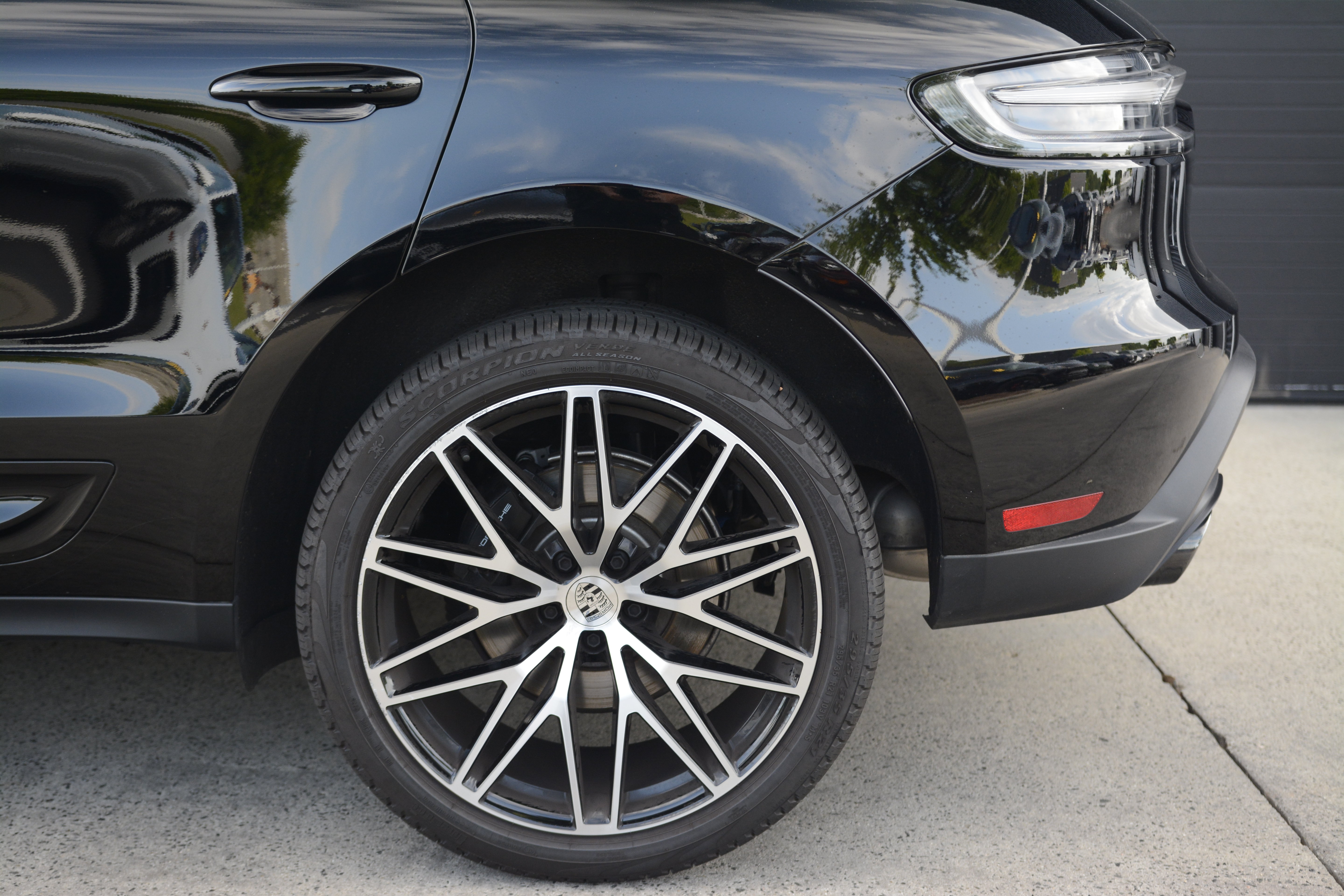 Certified 2026 Porsche Macan Turbo AWD/4WD image 40