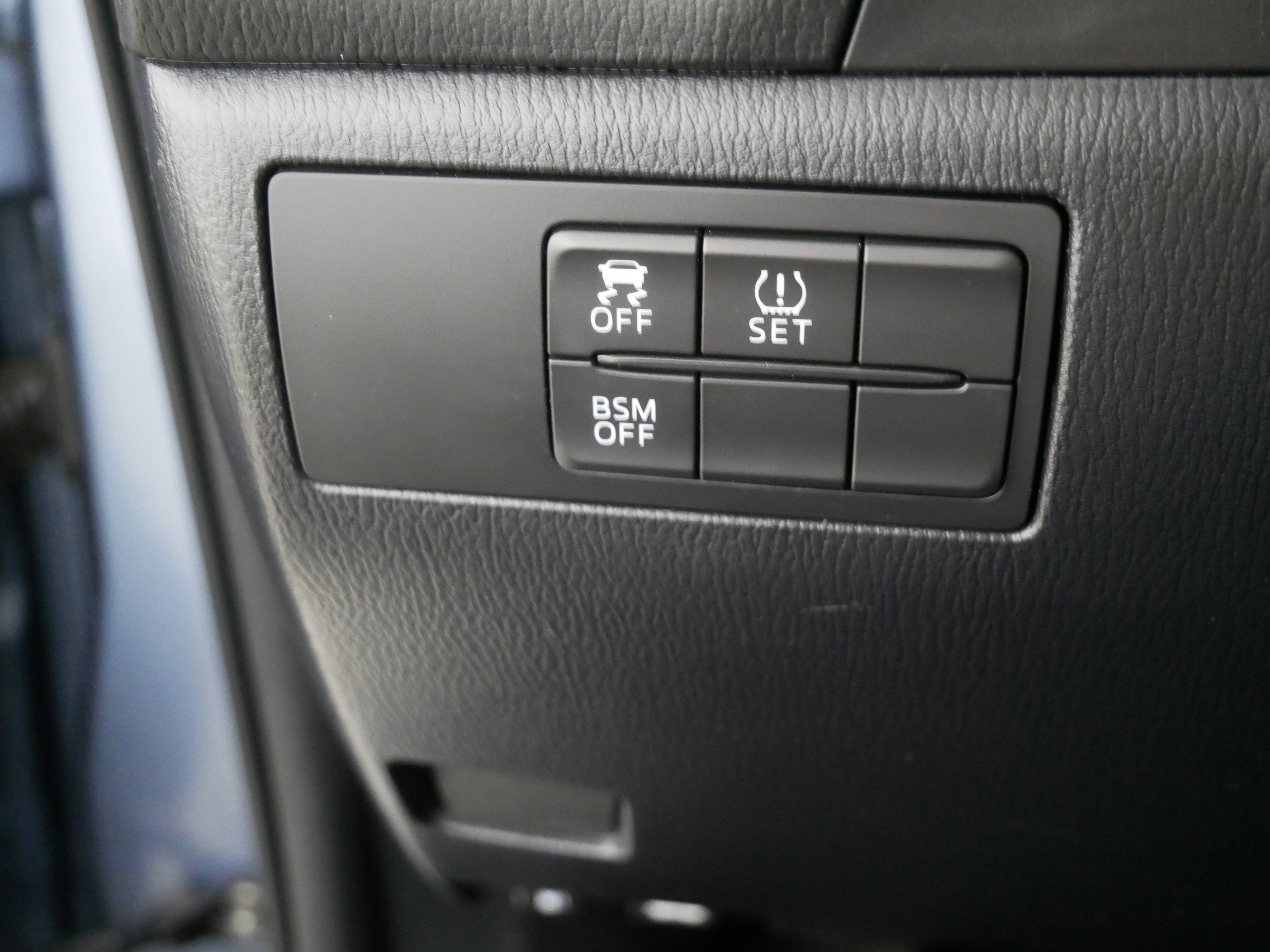 Used 2015 MAZDA MAZDA3 i Touring w/ Technology Package image 26