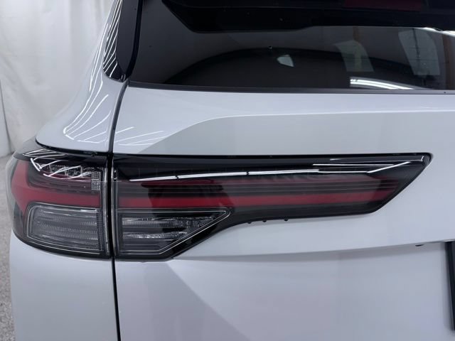New 2026 Mitsubishi Outlander AWD image 11