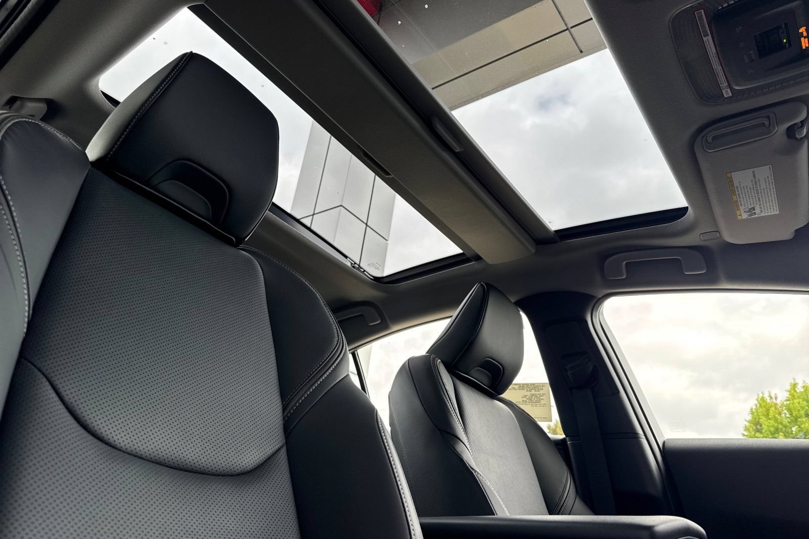 New 2027 Toyota Prius FWD image 19
