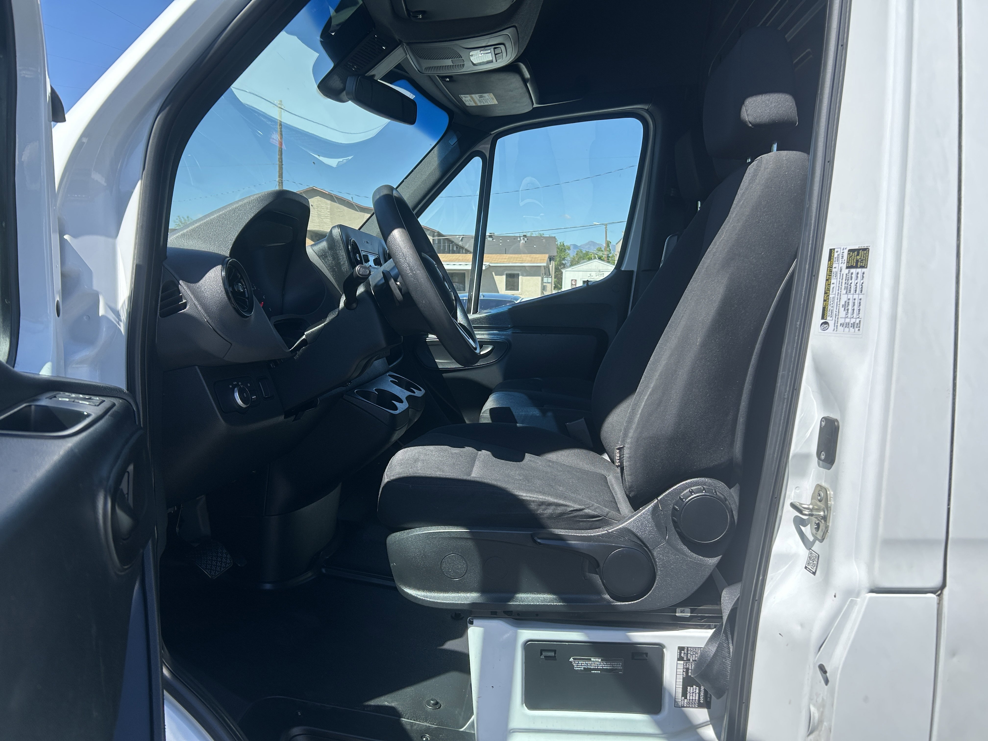 Used 2022 Mercedes-Benz Sprinter 2500 image 16